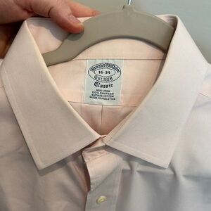 Brooks Brothers Men's non iron classic Light Pink Dress Shirt w pocket